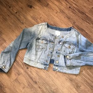 Distressed cropped denim jacket